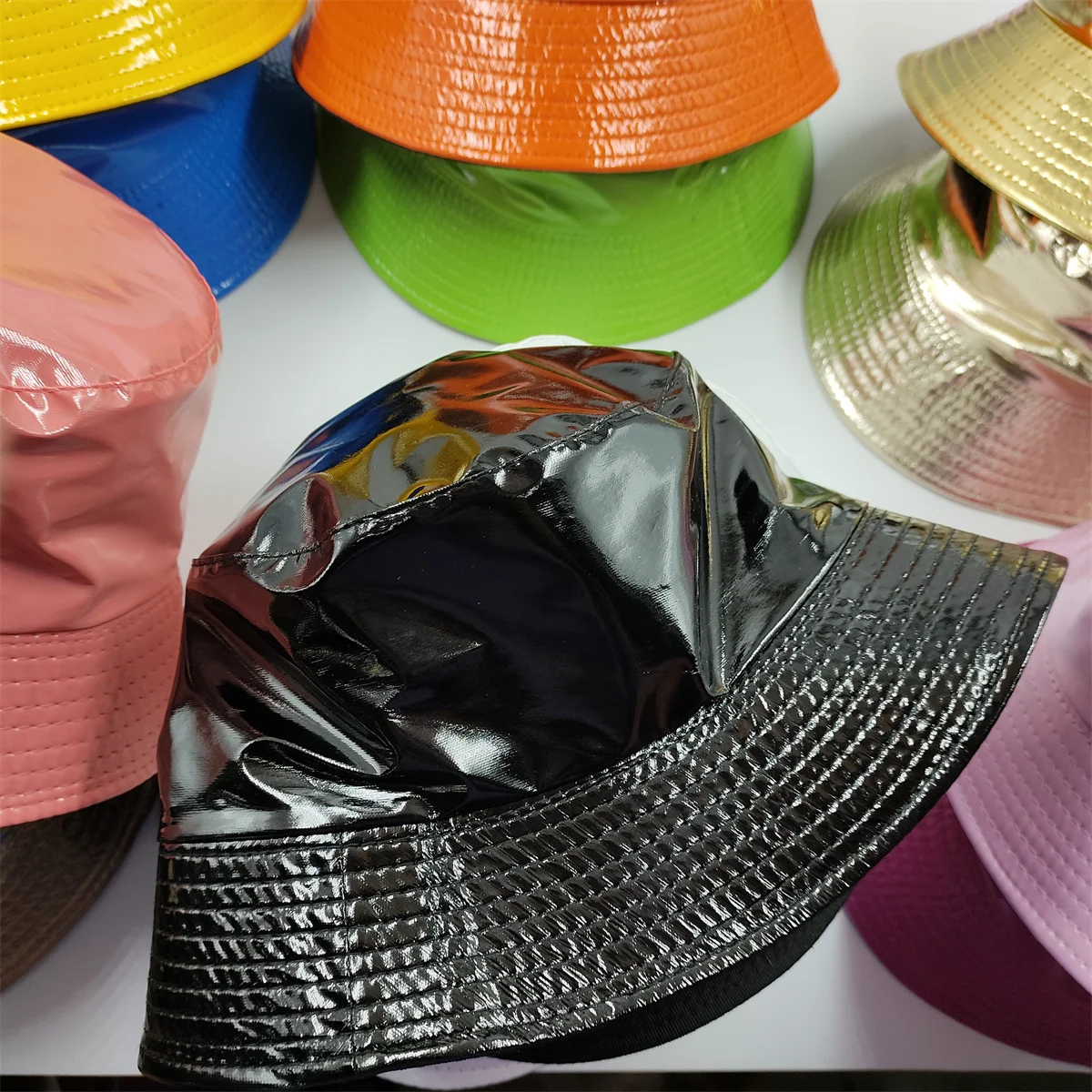 Colorful Shiny Leather Two Sided Fisherman Hat Women\'s and Men\'s Hip Hop Summer Sunshade Hat Foldable Bucket Hat