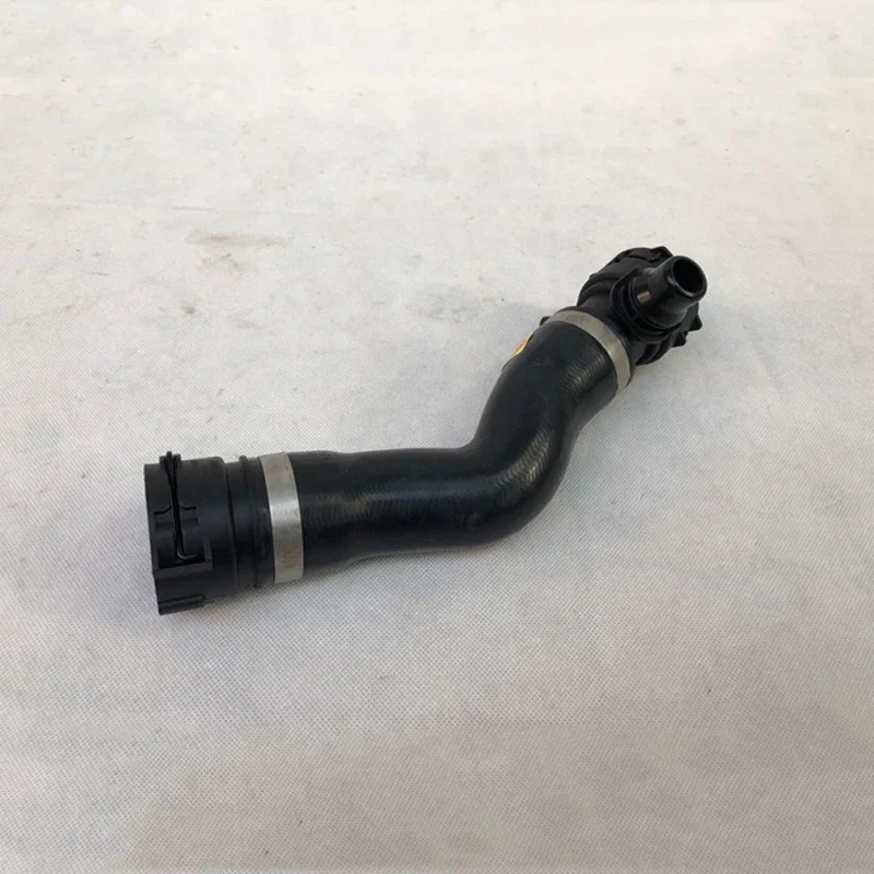 

Engine Upper Radiator Coolant Hose For BMW E82 E88 E92 E91 E90 Z4 320i 325i X1 330i 17127531579 2004-2013
