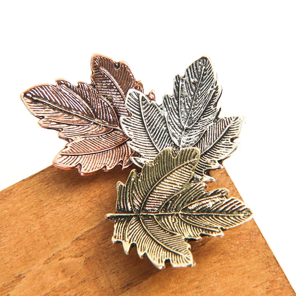 Vintage Maple Leaf Brooches Metal Women Girls Charm Exquisite Collar Lapel Brooch Pins Fashion Jewelry Party Garment Accessories