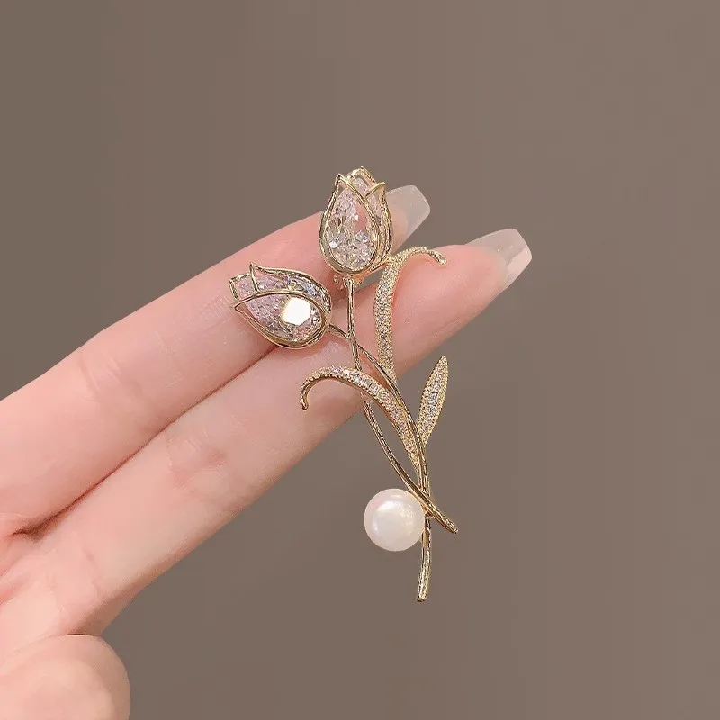 Luxury Zircon Tulip Flower Pearl Brooches for Women Pink Crystal Floral Leaf Lapel Pins Banquet Patry Clothes Corsage Jewelry