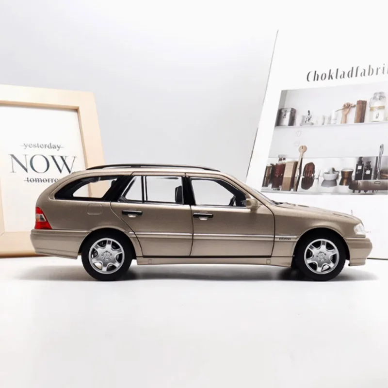 1:18 Schaal C-CLASS W202 Station Wagon Volledig Open Simulatie Legering Model Auto Statische Display Collectible Gift Souvenir Decoratie
