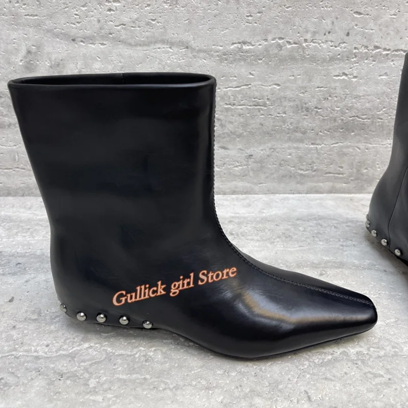 

Ботильоны на танкетке с заклепками, черные, из матовой кожи, с маленьким квадратным носком, без застежек, ручной работы, коллекция Runway 2026, зима-осень, женские туфли