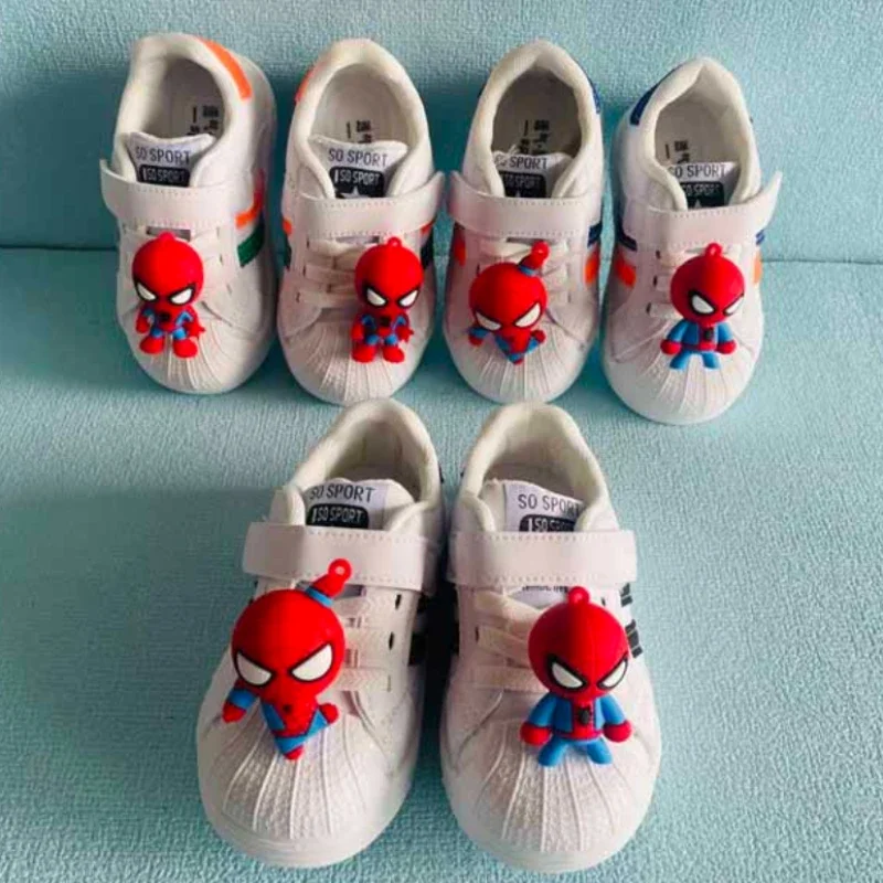 Disney scarpe per bambini ragazzi e ragazze Cartoon Spiderman scarpe Casual Toddler Cute Mickey scarpe antiscivolo scarpe da ginnastica per bambini