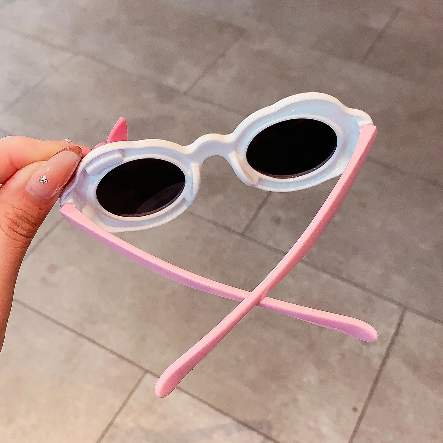 2026 Neue Niedliche Wolken-Rahmen Polka Dot Schleife UV400 Kinder-Sonnenbrille Weiches Silikon Ohne Gesichtsschäden Sonnenbrille für Baby-Mädchen und Kleinkinder – Detail 5