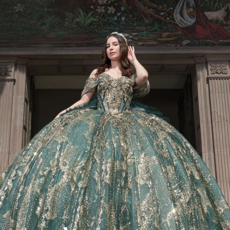 

Dark Green Shiny Ball Gown Quinceanera Dresses 2026 Gold Applique Lace Beading Crystal Bow Corset Tull Off Shoulder Sweet 16