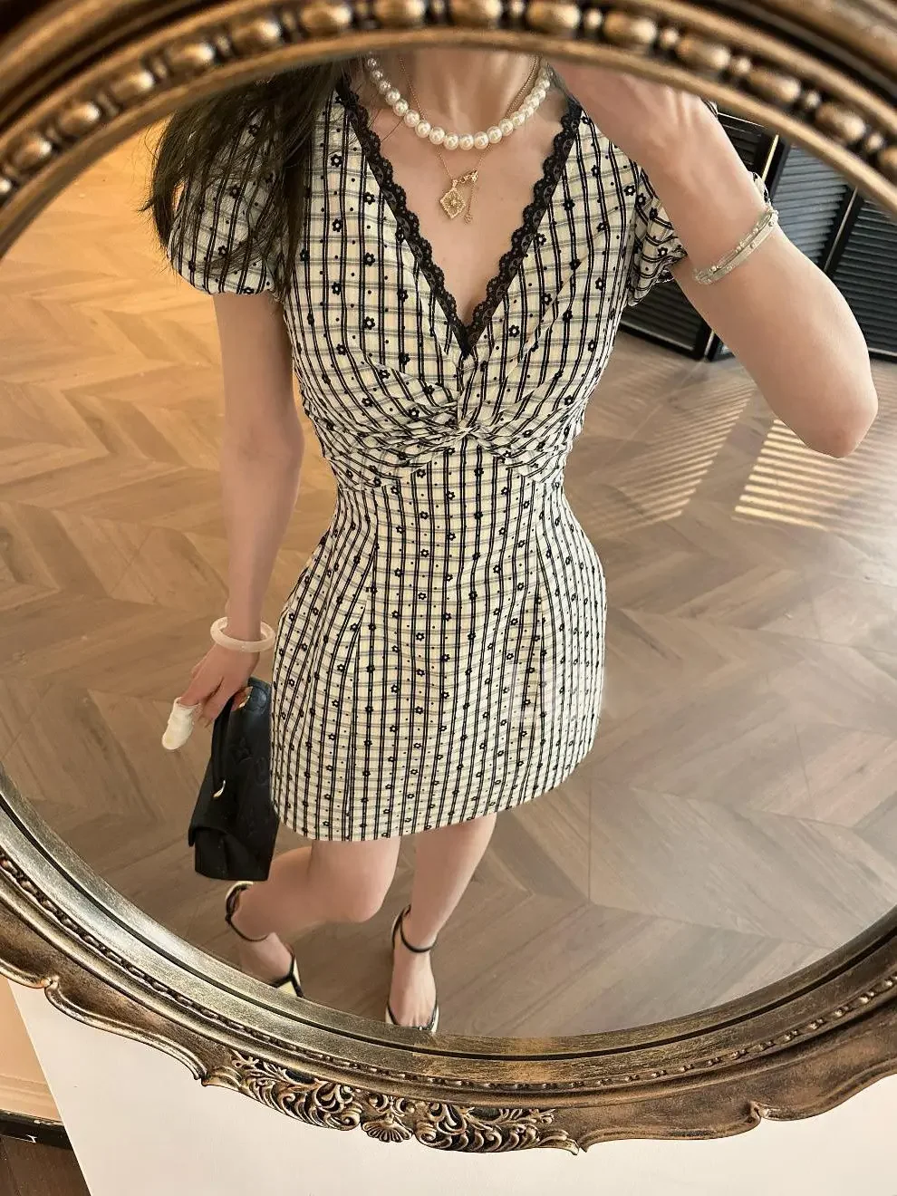 

French Retro Lace Splicing Floral Print Drawstring Design Waist-cinching Short Dress Women's V-neck Short Skirt