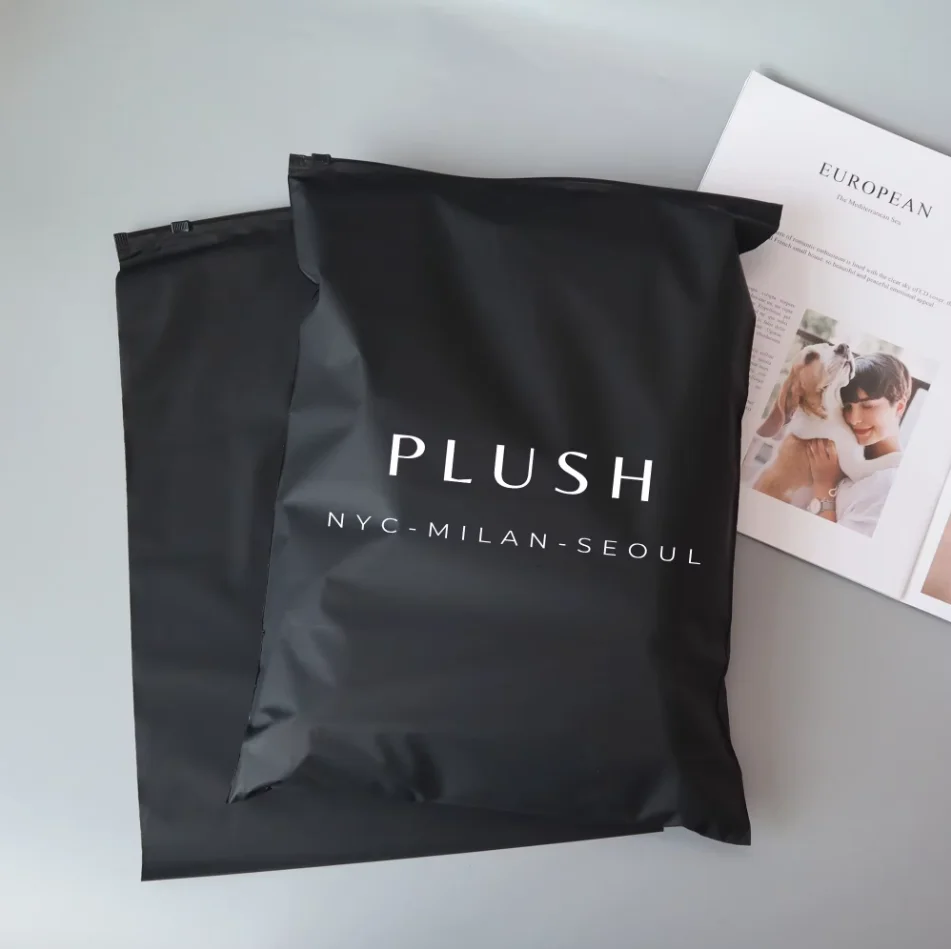 wholesale-custom-logo-printing-packaging-bag-clothes-transparent-zipper-plastic-packaging-bag-zipper-frosted-storage-bag