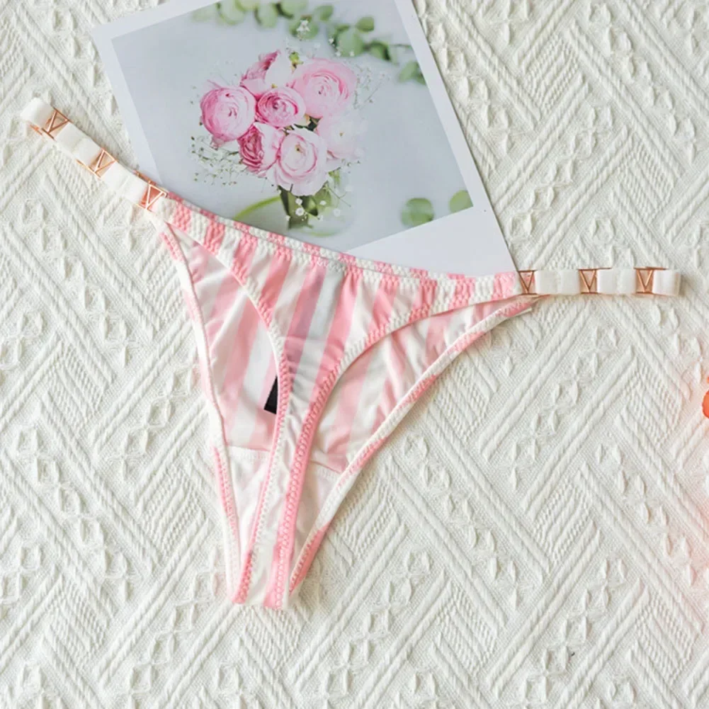 Tanga Sexy con tirantes finos para mujer, ropa interior de corte alto con botón en V de Metal, bragas suaves transpirables