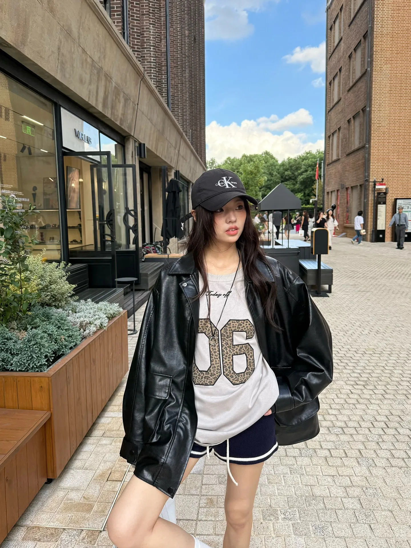 

Женская повседневная свободная куртка из искусственной кожи Huanghuang Home, новая модель весна-осень, в стиле BF, черная, в гонконгском стиле