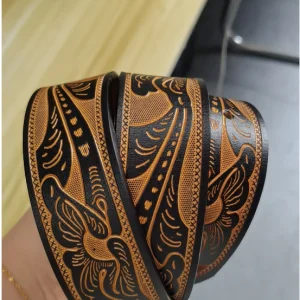 Męski zestaw prezentowy: pasek ze skóry bydlęcej drugiej warstwy bez klamry, kompatybilny z klamrami na szpilkę, czarno-brązowy z nadrukowanym wzorem, do jeansów.