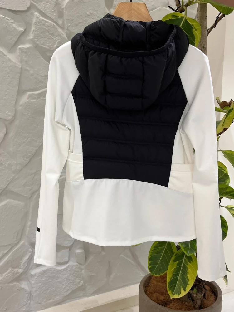 90 أوزة أسفل سترة 2025 خريف/شتاء التباين اللون خياطة ملابس اليوغا مقنعين سترات قصيرة المرأة معطف منتفخ رياضي غير رسمي