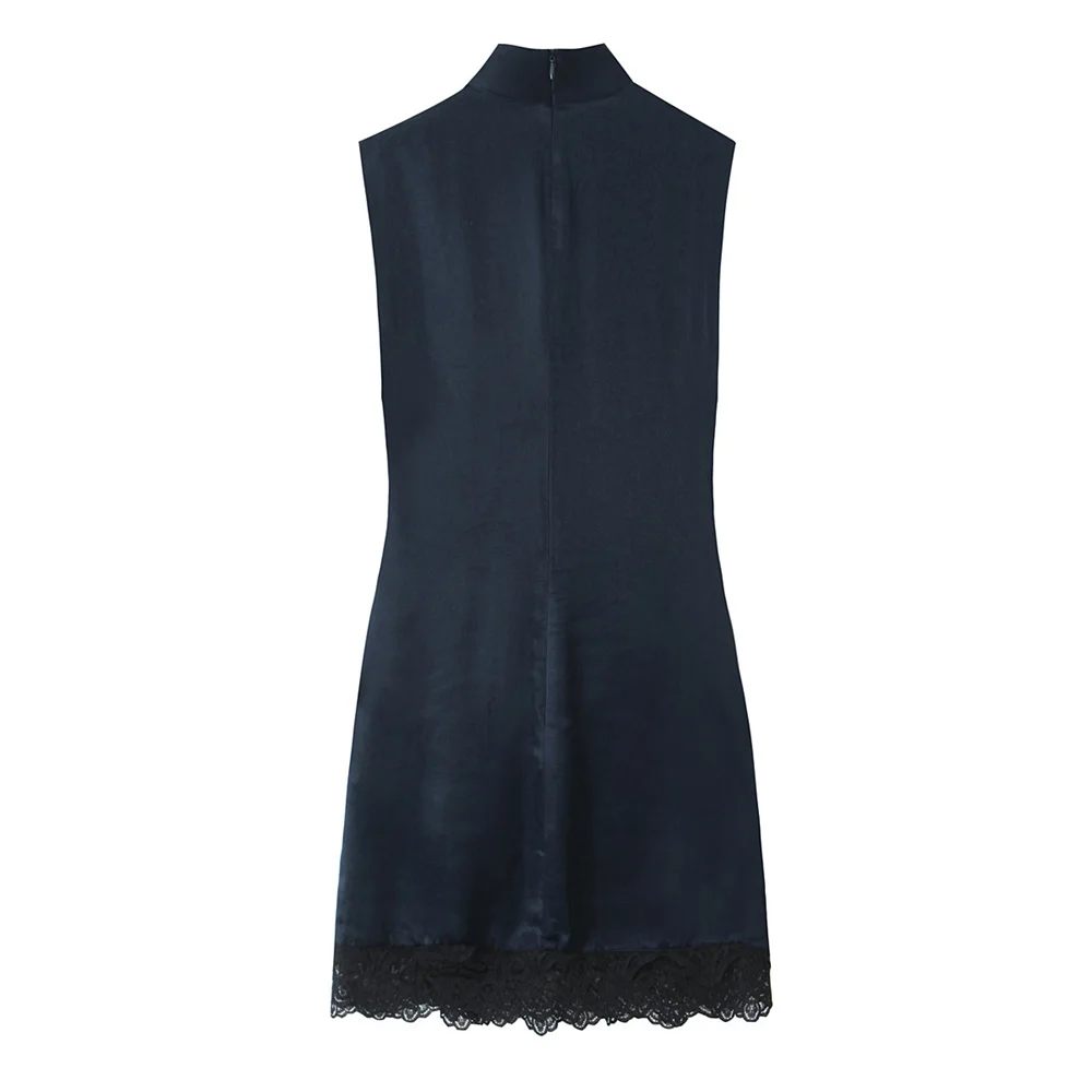 Mini abito invernale con trama in raso con giunture in pizzo alla moda delle nuove donne