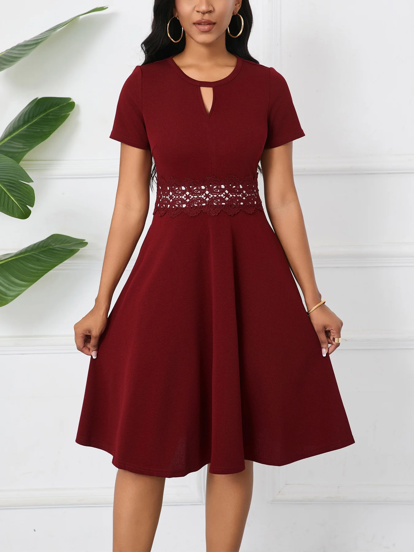 Elegantes Damen-Sommerkleid mit Rundhalsausschnitt, kurzen Ärmeln, Spitze, Taillenausschnitt, hoher Taille, elegant für Büro, Cocktailparty. – Detail 12