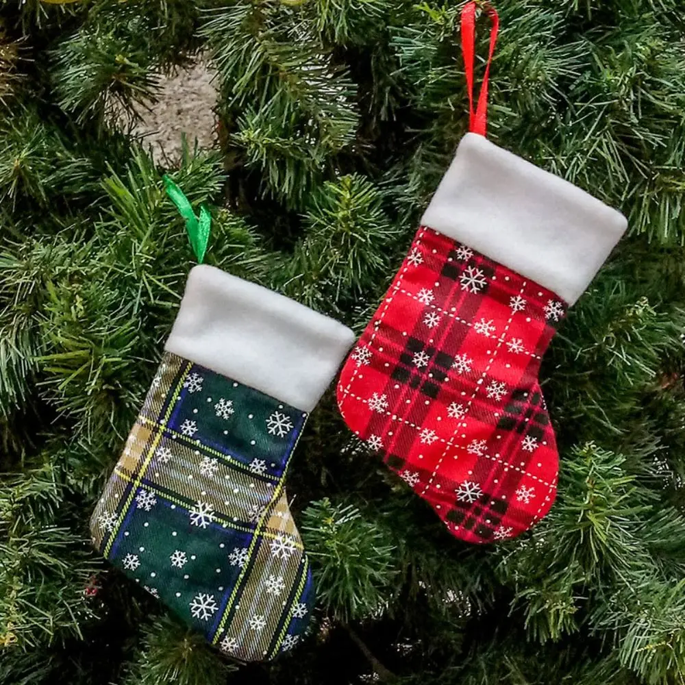 Snowflake Red and Green Plaid Christmas Socks Decorative Hanging Christmas Tree Pendant Mini Christmas Decorations Party