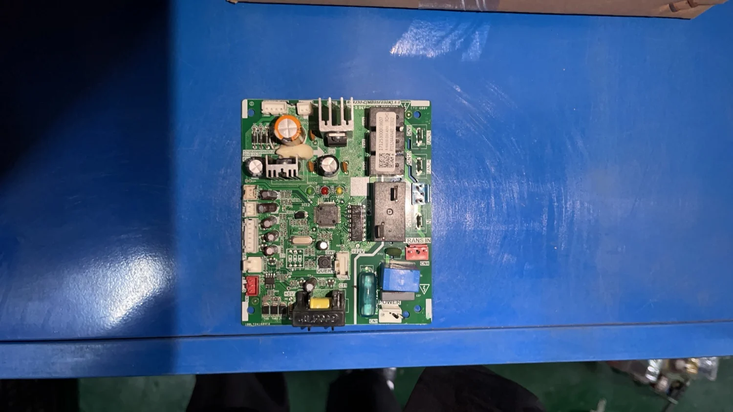 

Applicable to Midea Air Energy Water Heater Circuit Board R-WJ30-C [MB95F698]. 1-1