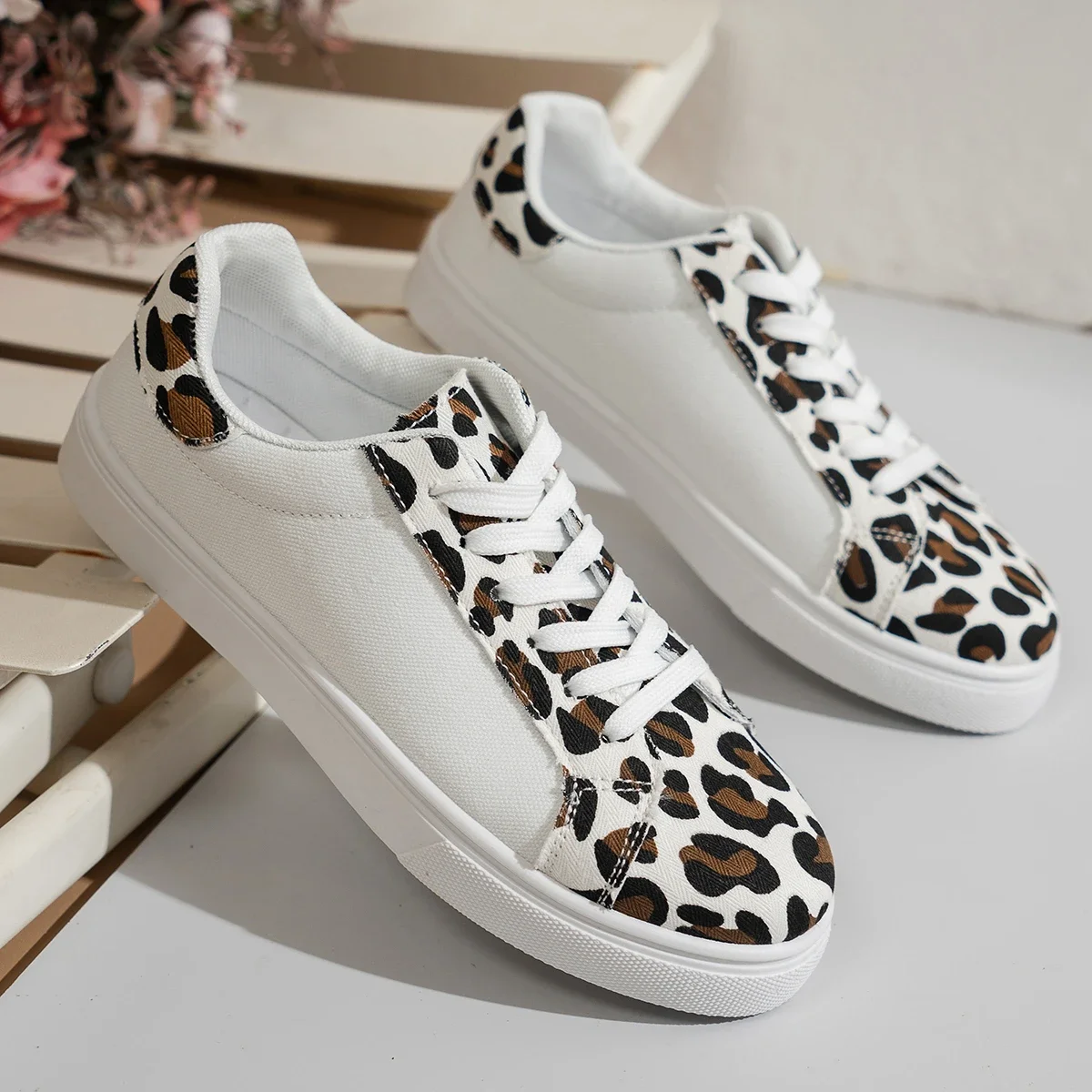 Leopard Print Sneakers Shoes for Women Free Shipping Women\'s Sandals 2024 Shows Woman Trend Spring Samba Sneaker Casual Cheap