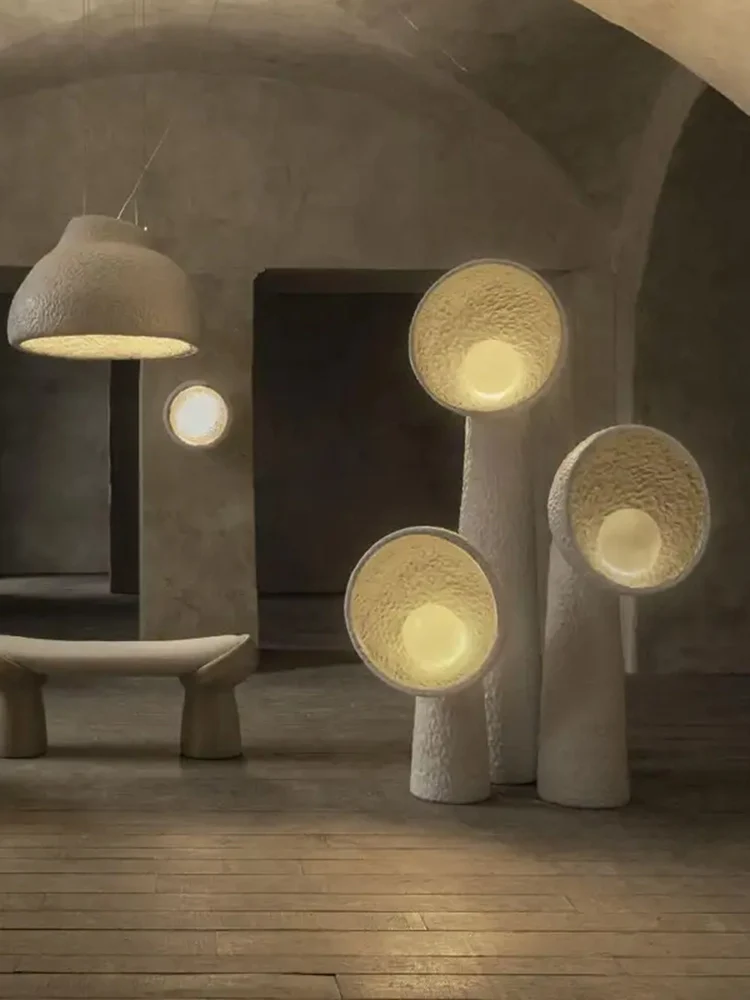 โคมไฟตั้งพื้นรูปคน งานศิลปะประติมากรรมมนุษย์ โคมไฟไฟเบอร์กลาสตกแต่งบ้านสไตล์โมเดิร์น