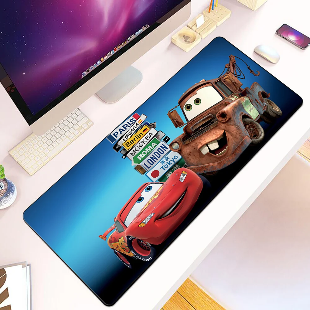 Imagem -01 - Disney Carros Relâmpago Mcqueen Mousepad Impressão Jogadores de Computador Borda de Bloqueio Antiderrapante Mouse Pad Xxl90x40cm Teclado pc Mesa Almofada disney carros relampago mcqueen mousepad impressao jogadores de computador borda de bloqueio antiderrapante mouse pad xxl90x40cm teclado pc mesa almofada 01
