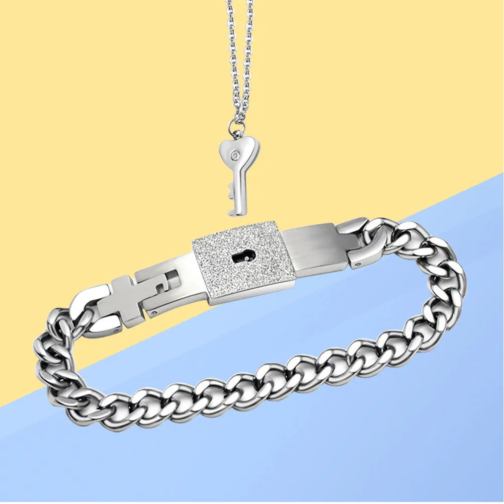 

Набор из 2-х персонализированных парных браслетов-замков и ожерелий, блестящие, устойчивые к коррозии, с переплетающимися надписями, из сплава, унисекс