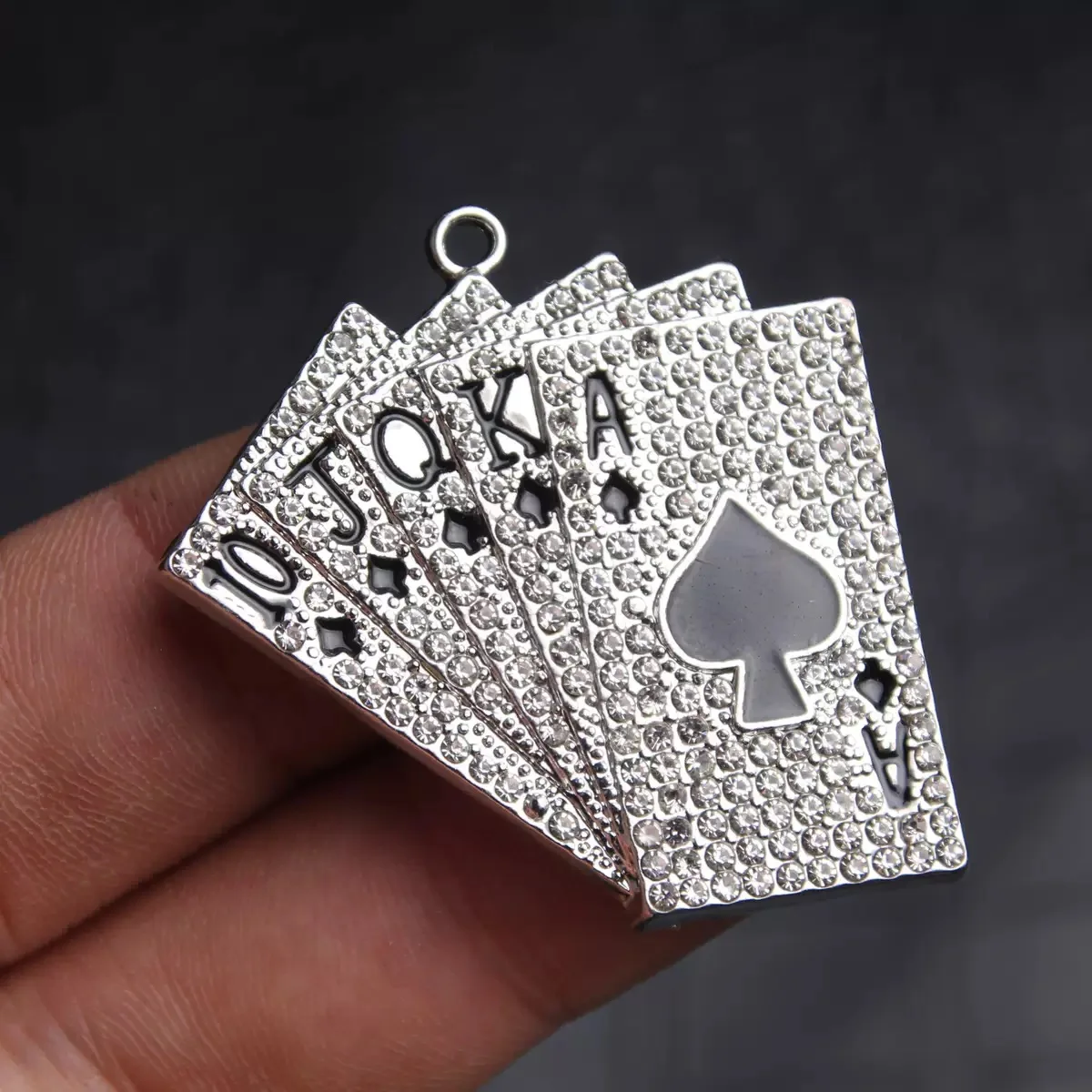 

1Pcs Luxury Bling Full Diamond Metal Playing Cards Mouth Lip with Hook Junk Phone Case Ipadcase Decoration Charms Diy Pendant