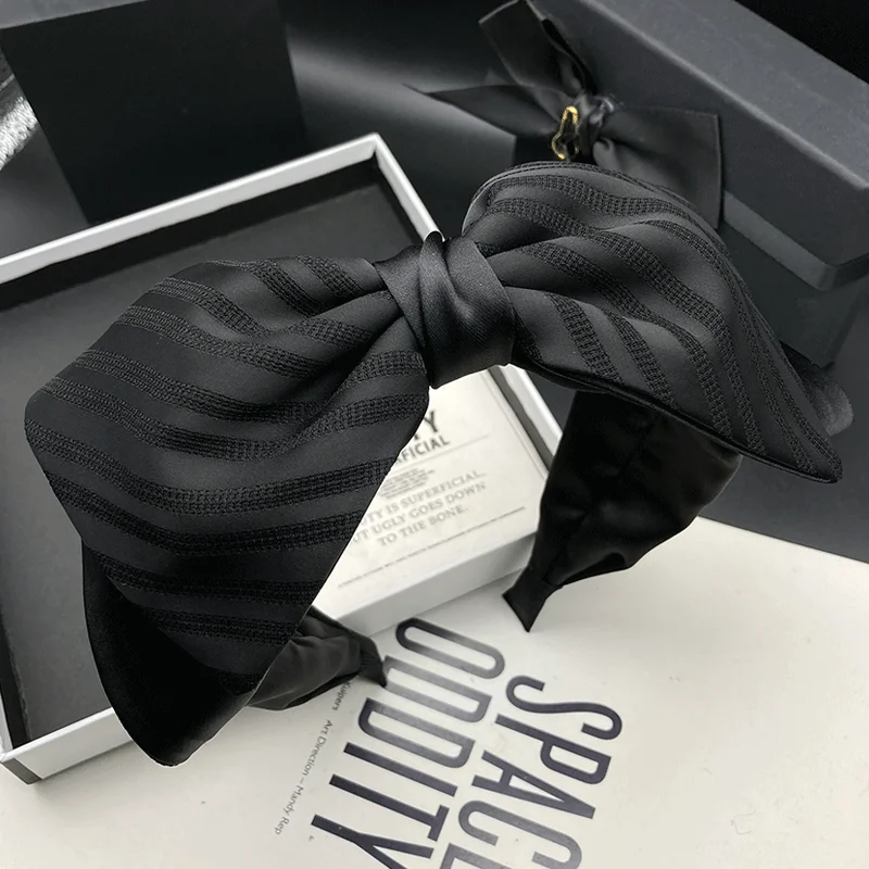 

Черная полосатая широкая заколка-обруч для волос с крупным узором бабочки, женская, модная, в западном стиле, с высоким верхом, широким краем, для прически «пучок»