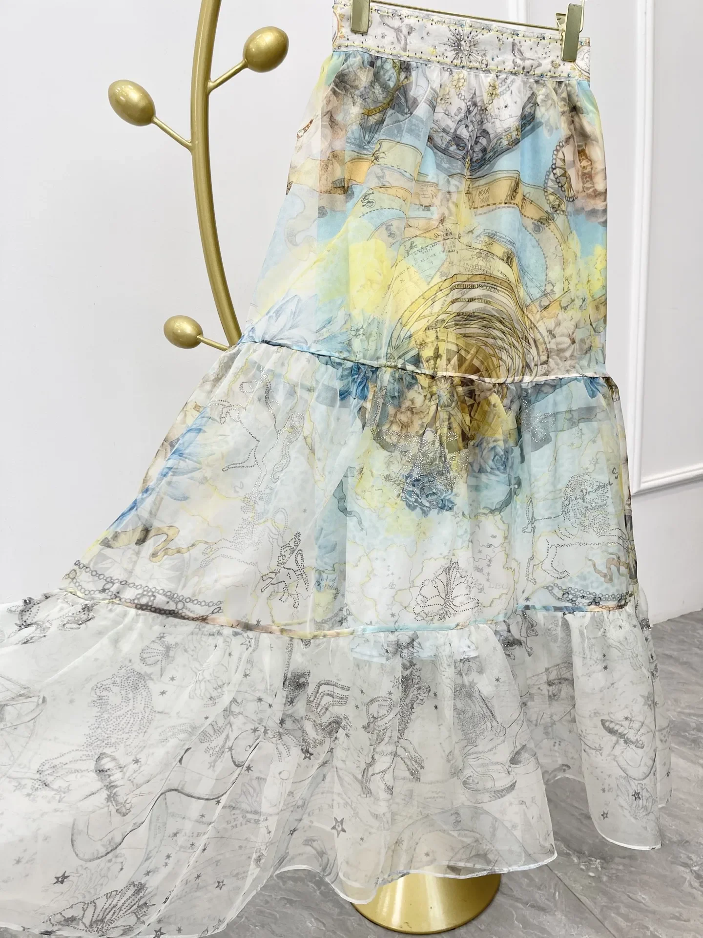 2025 New High Quality Floral Map Star Print The Off Shoulder Ruffles Diamonds Blouse Tops and Midi Skirt Set