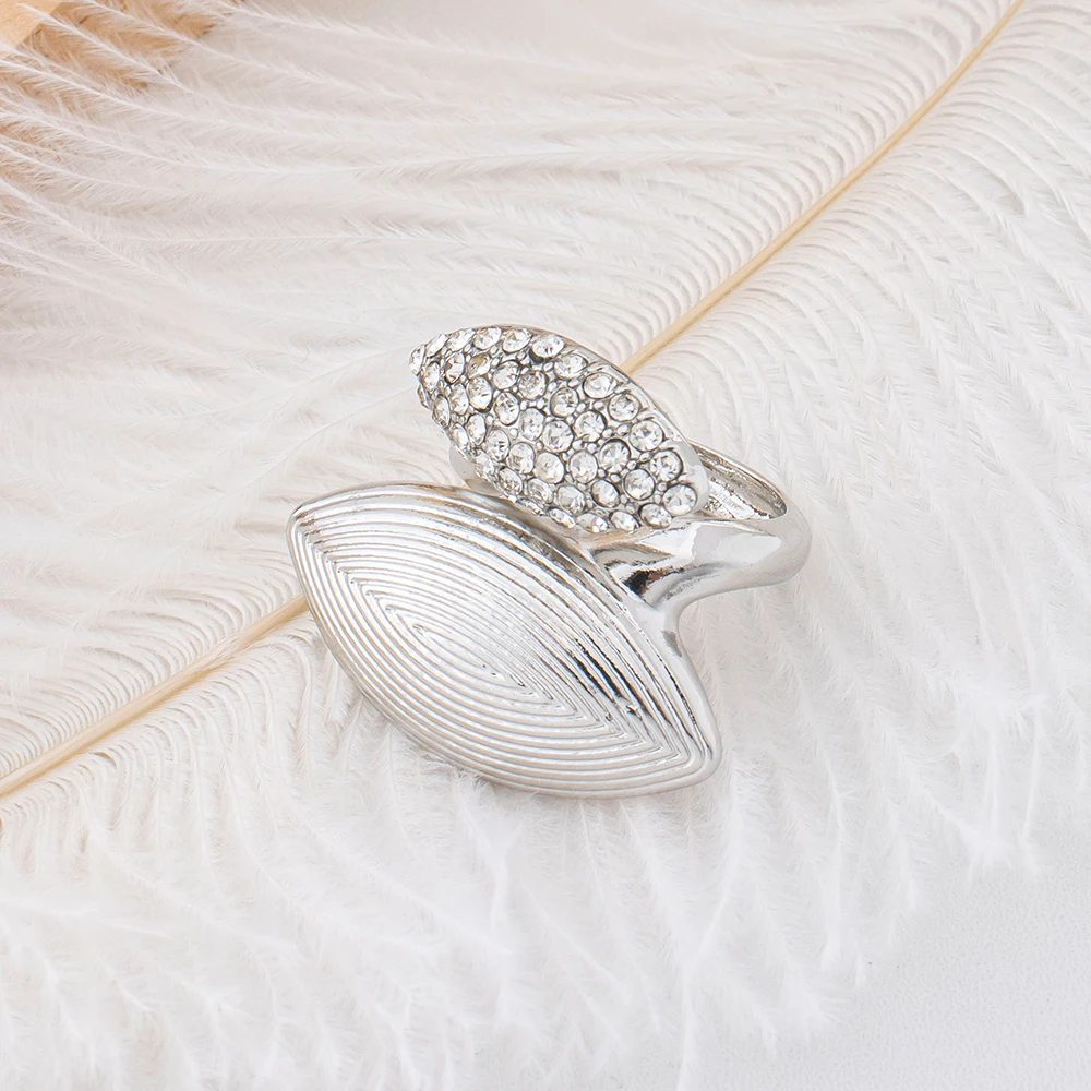 Vintage vergoldetes Blatt-Armreif-Ring-Set, vollständig mit Strasssteinen besetztes Armband, verstellbarer Ring für Damen, Abendparty-Schmuck – Detail 10