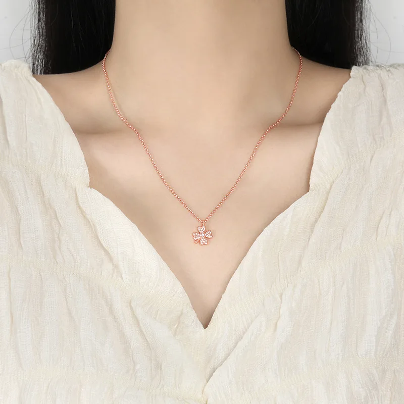 Diamond lucky grass pendant necklace collarbone chain women's design sense INS style fashion four-leaf clover girl necklaces