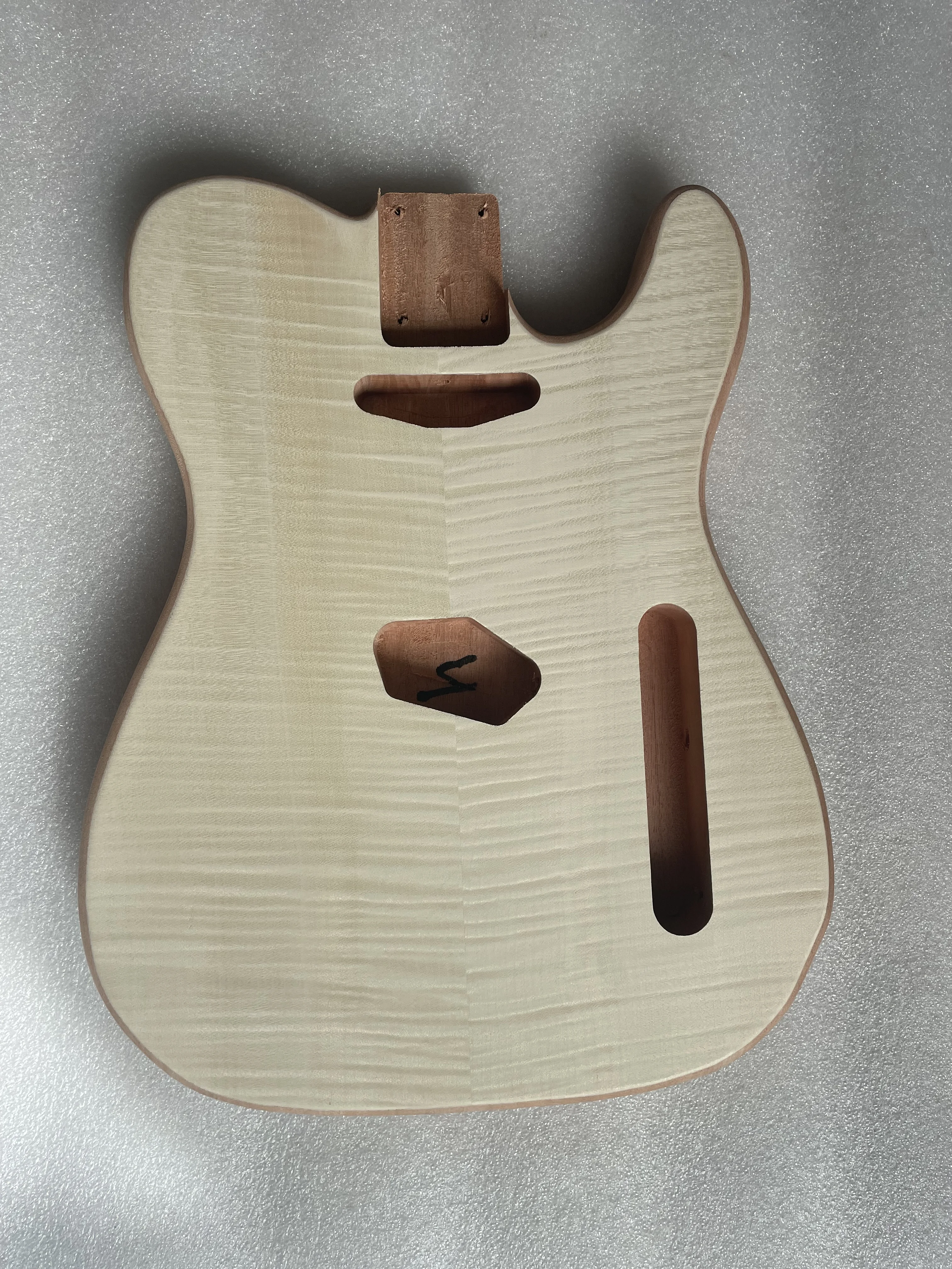 

Unfinished Guitar Body One Piece Mahogany Wood Flame Maple Veneer Blank Guitar Barrel for Electric Guitars DIY Part Hollow Body