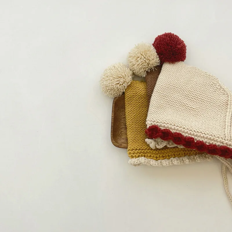 Gorro de punto con pompón para bebé, gorro cálido de invierno, protección para los oídos, accesorios para recién nacidos, 2023