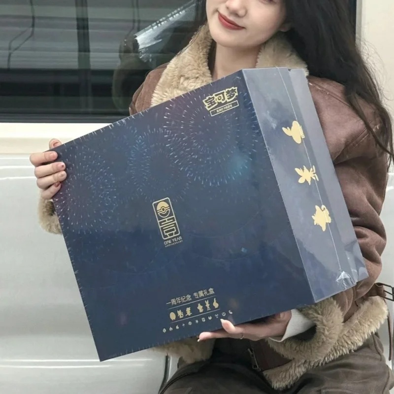 بطاقة PokéMon الأصلية Ptcg 1 الذكرى الذكرى صندوق هدايا حصري وداعا ألولا بطاقات التداول جمع صندوق هدايا في المخزون #4