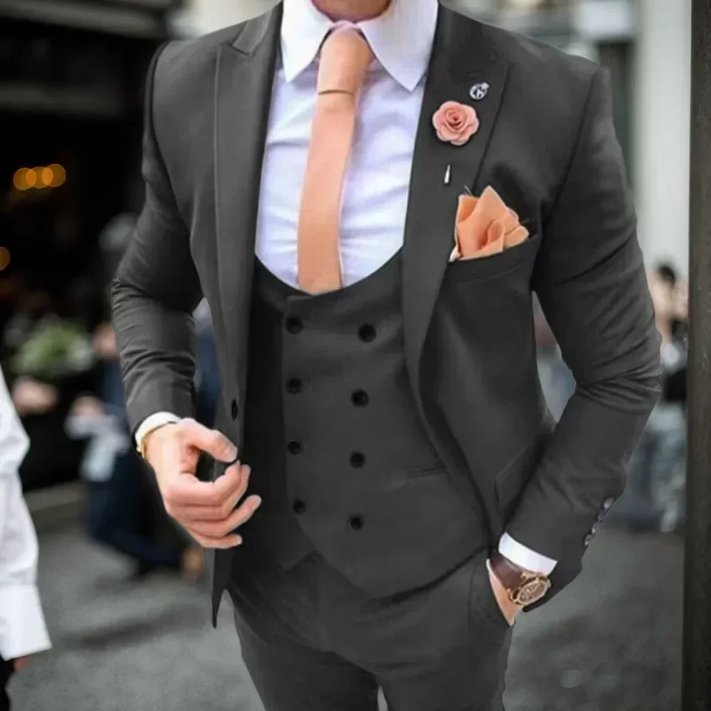 

Classic Formal 3 Piece Men's Suits Set with Peak Lapel Blazer Vest And Pants High Quality Groomsmen Wedding Business Tuxedo
