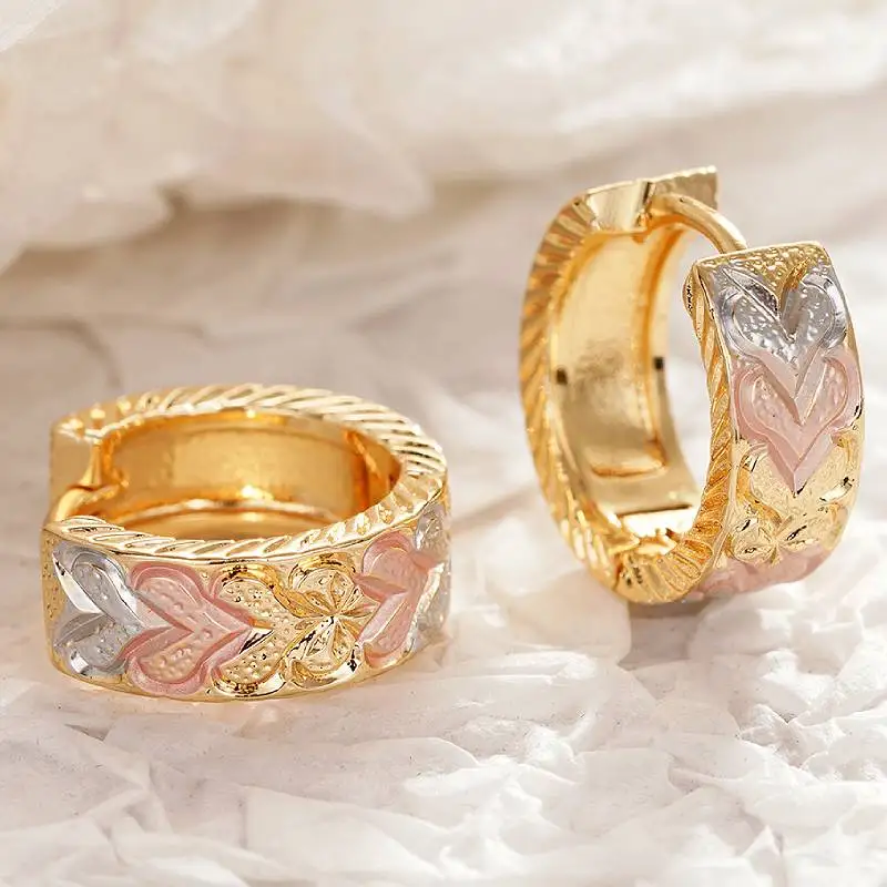 Huitan Modische Damen-Creolen, farbenfrohes Herz-Design, für Hochzeit, Verlobung, elegante Damen-Accessoires, bezaubernder Metallschmuck