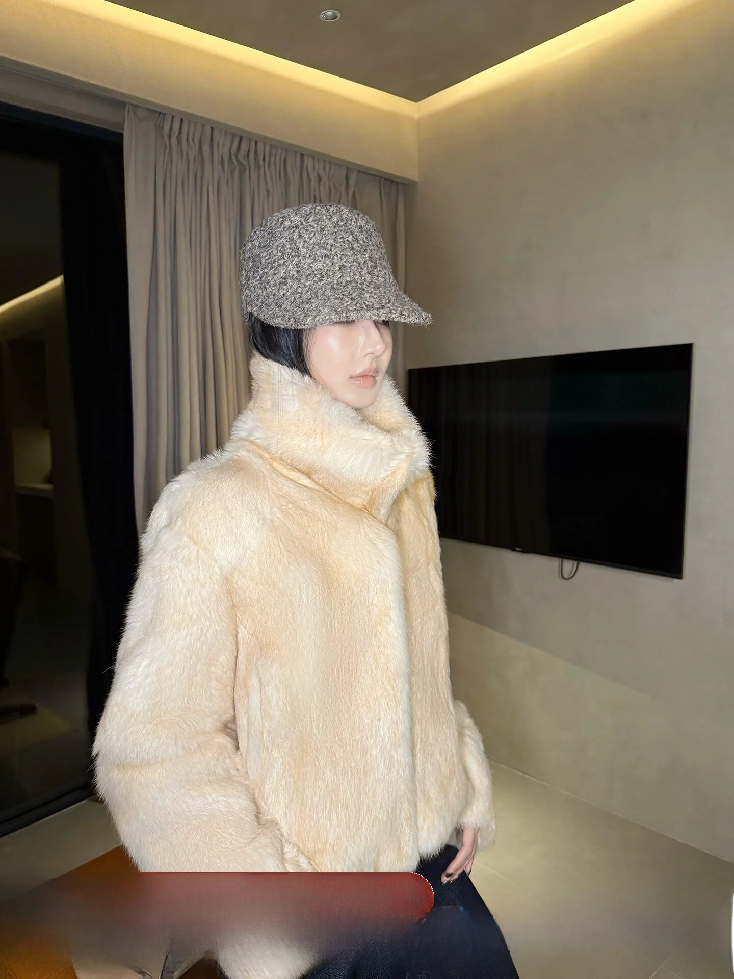 

Alin Golden Rabbit Fur Coat Women's Short Jacket Luxury Texture Collar Long Sleeve Winter Outerwear Commute Style Female Fashion