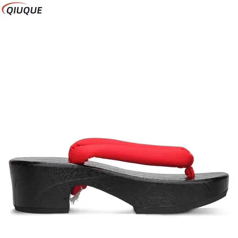 카마도 탄즈루 네즈코 샌들 1쌍, 하시비라 이노스케 게타, 토미오카 기유 클로그, 아가츠마 젠이츠 플립플랍, 애니메이션 코스프레 신발