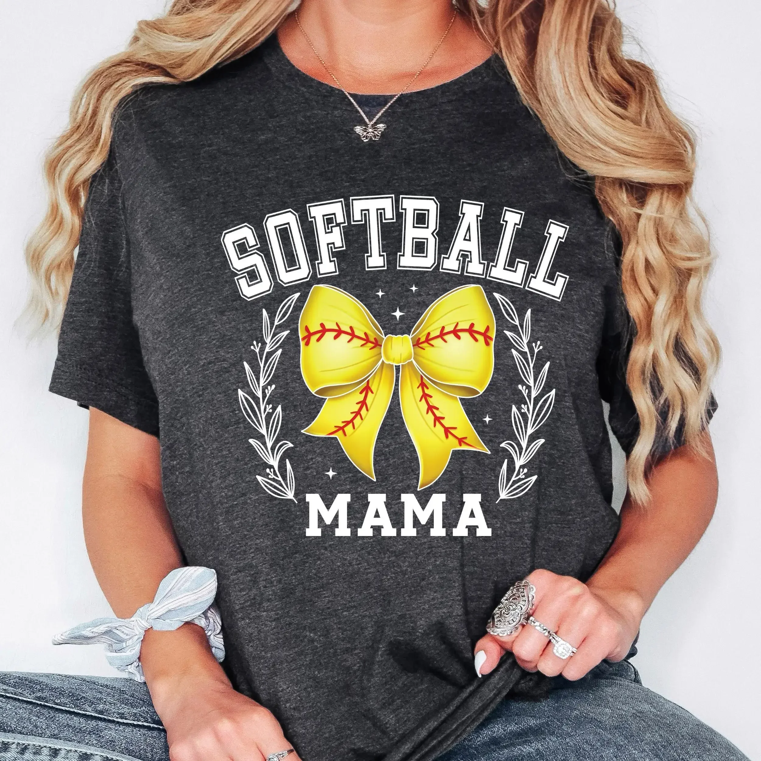 Coquette Softball Mama Weihnachts-T-Shirt mit Schleife für den Spieltag zu Weihnachten für Mama