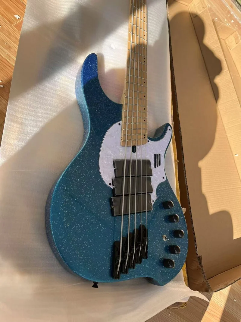

High quality 5-string bass，Maple fan fingerboard，Black hardware，Active electronics，Glitter high gloss finish，Free delivery