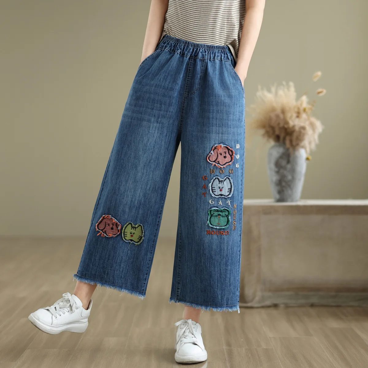 Aricaca Calça jeans feminina capri cintura alta bordada casual verão jeans casual