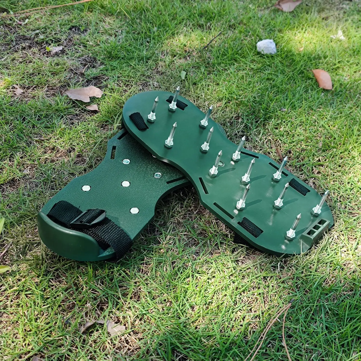 

1 Pair Lawn Aerator Spikes Shoes Grass Cultivator Shoes Spikes Nail Aerators Yard Garden Tool Soil Scarifiers Shoes