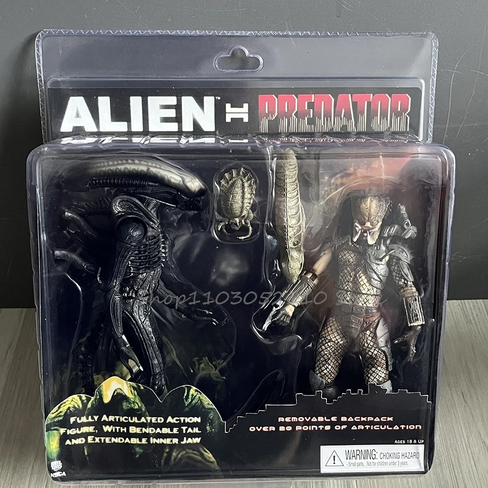 Xenomorph Warrior & Carter Burke Figure Alien VS Predator Classic Action Figure Decoration Model Birthday Gifts