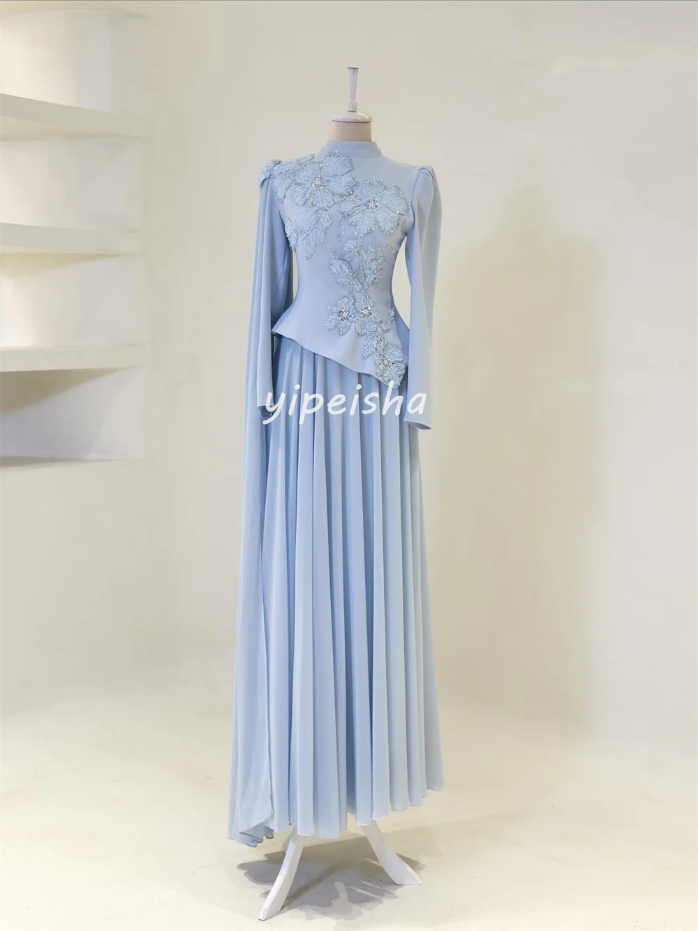 Personnalisé correspondant complexe Jersey plissé à la main fleur perles paillettes a-ligne col haut longues robes robes de soirée Sexy