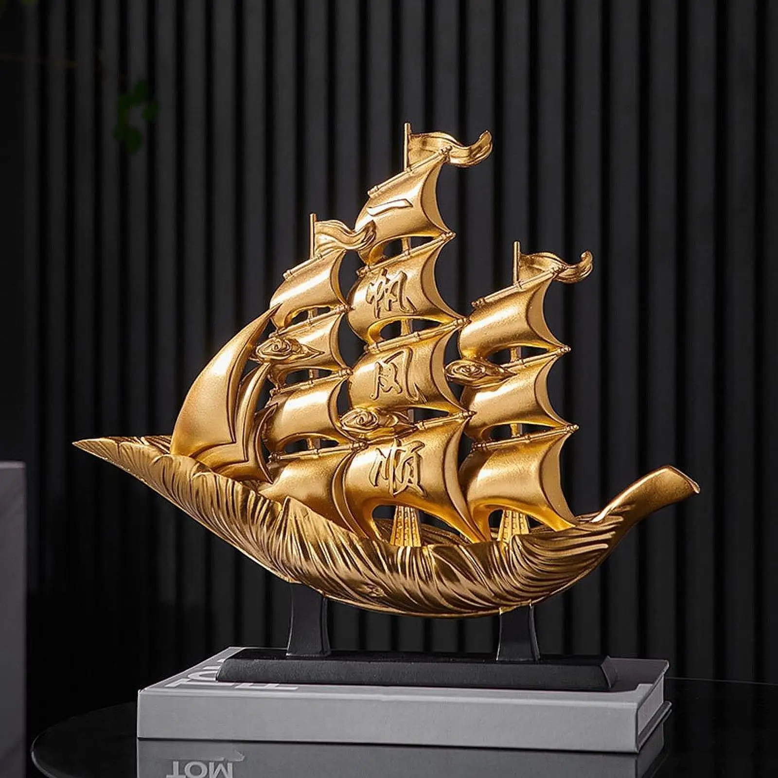 

Smooth Sailing Boat Ornament Sailboat Statue Table Centerpiece Cabinet Housewarming Gift Decorative Sailing Ship Model Decor