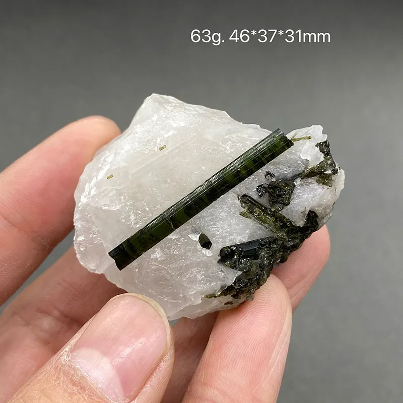 

100% natural green tourmaline rough gemstone cure crystal ore specimen +Box size：35*35*35mm