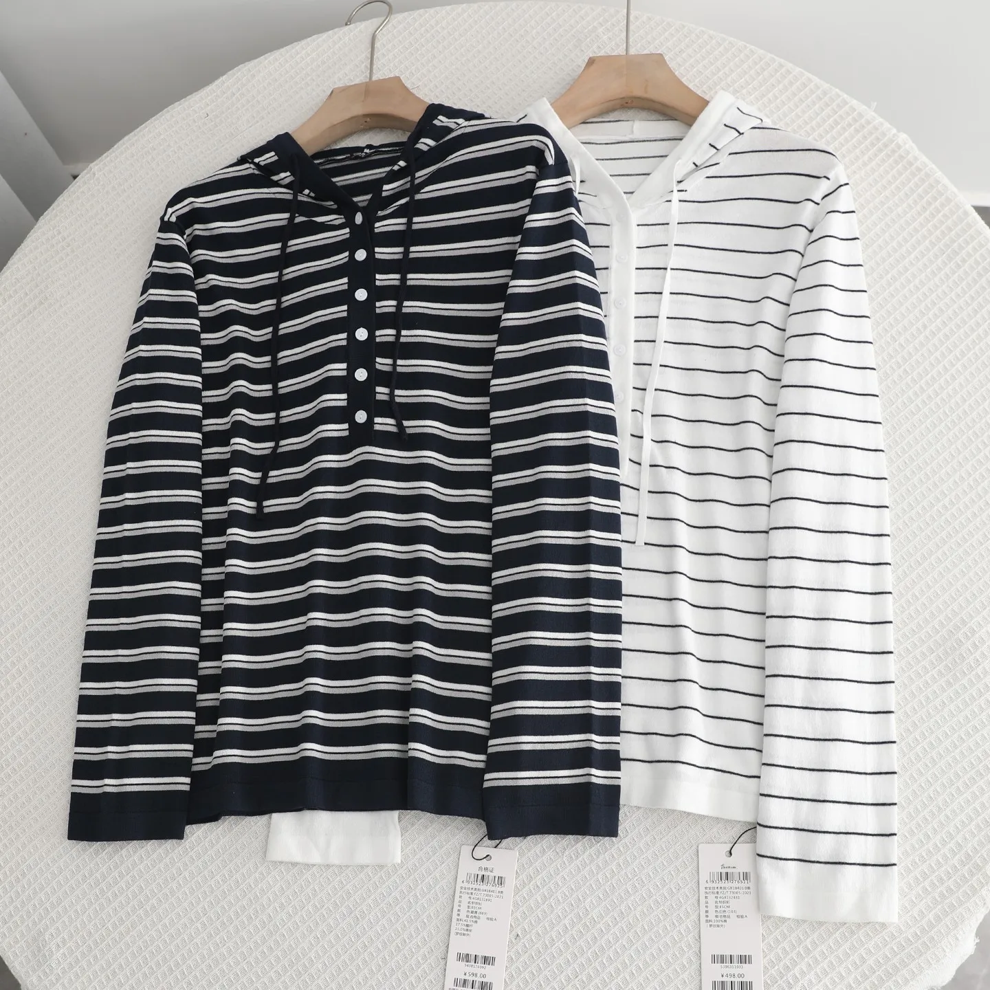 

Трикотаж в полоску для поездок на работу, свободный женский свитер с капюшоном, мягкая драпировка, хлопковый полосатый узор, осенний новый эффект для похудения