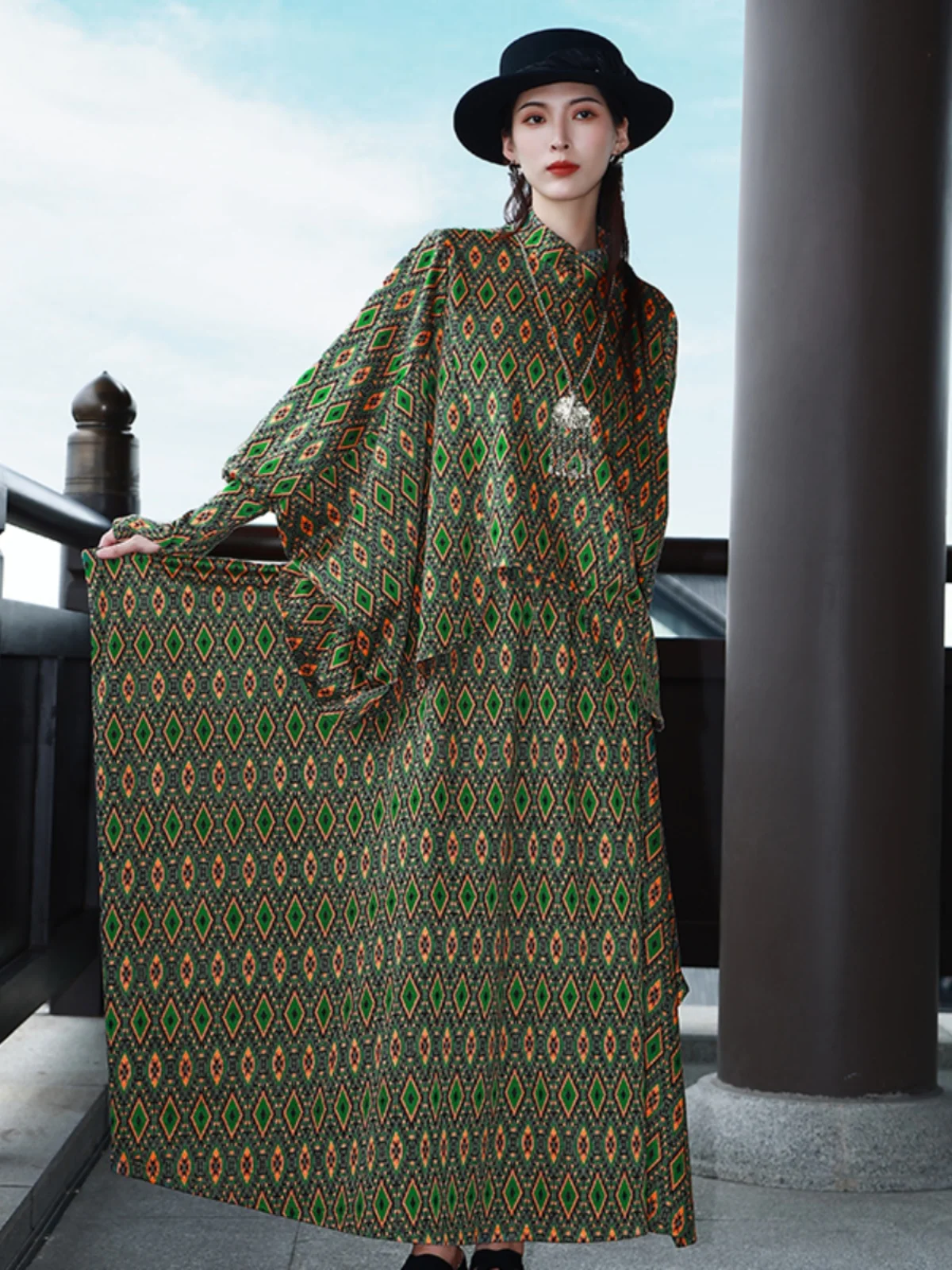 

Комплект с эластичной полуюбкой оригинального дизайна Yang Li: модный этнический ансамбль для женщин на весну, лето и осень в национальном стиле