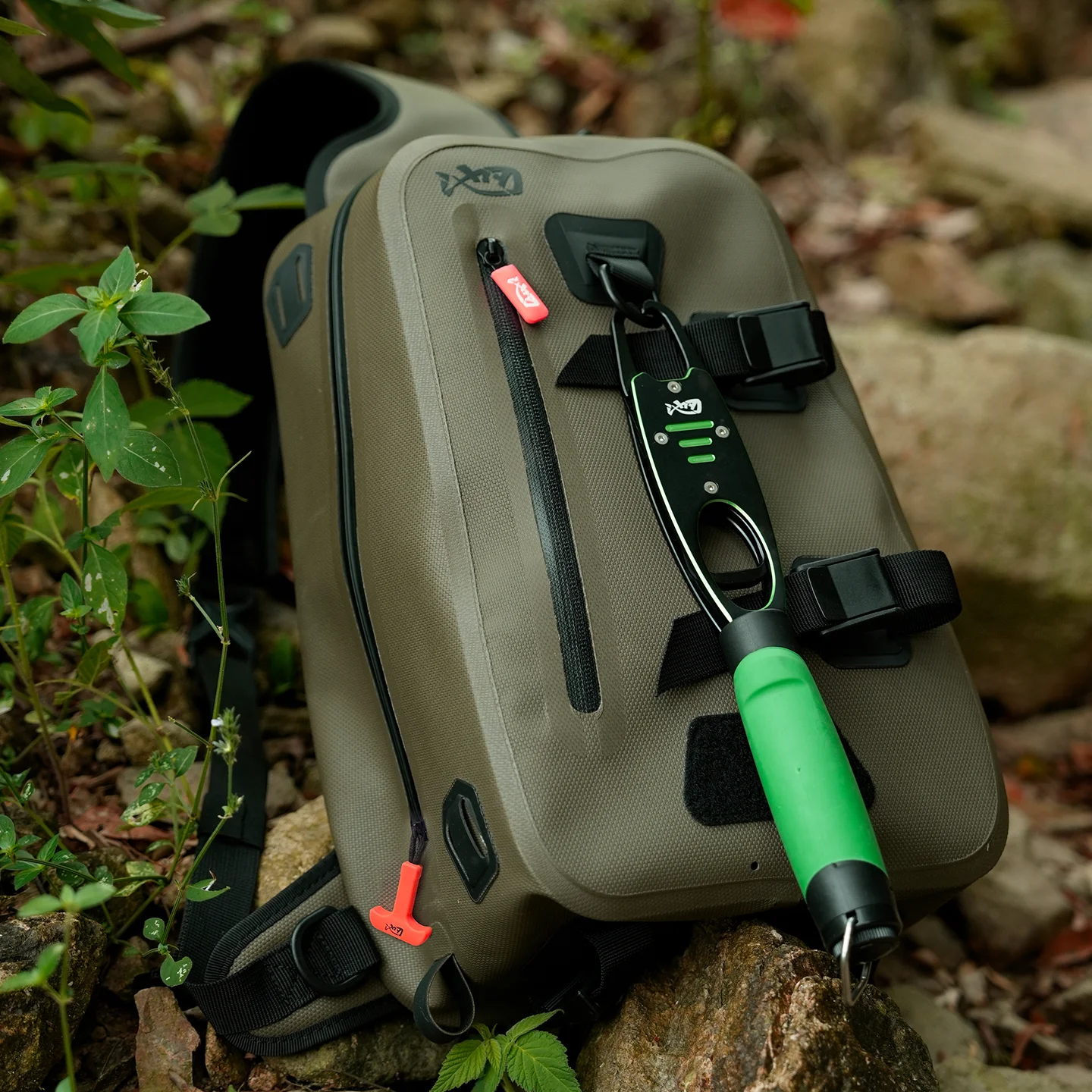 LINNHUE Fishing Shoulder Bag Fishing Tackle Waterproof Bag Outdoor Capacity Fishing Lures Line Box Storage Accessories