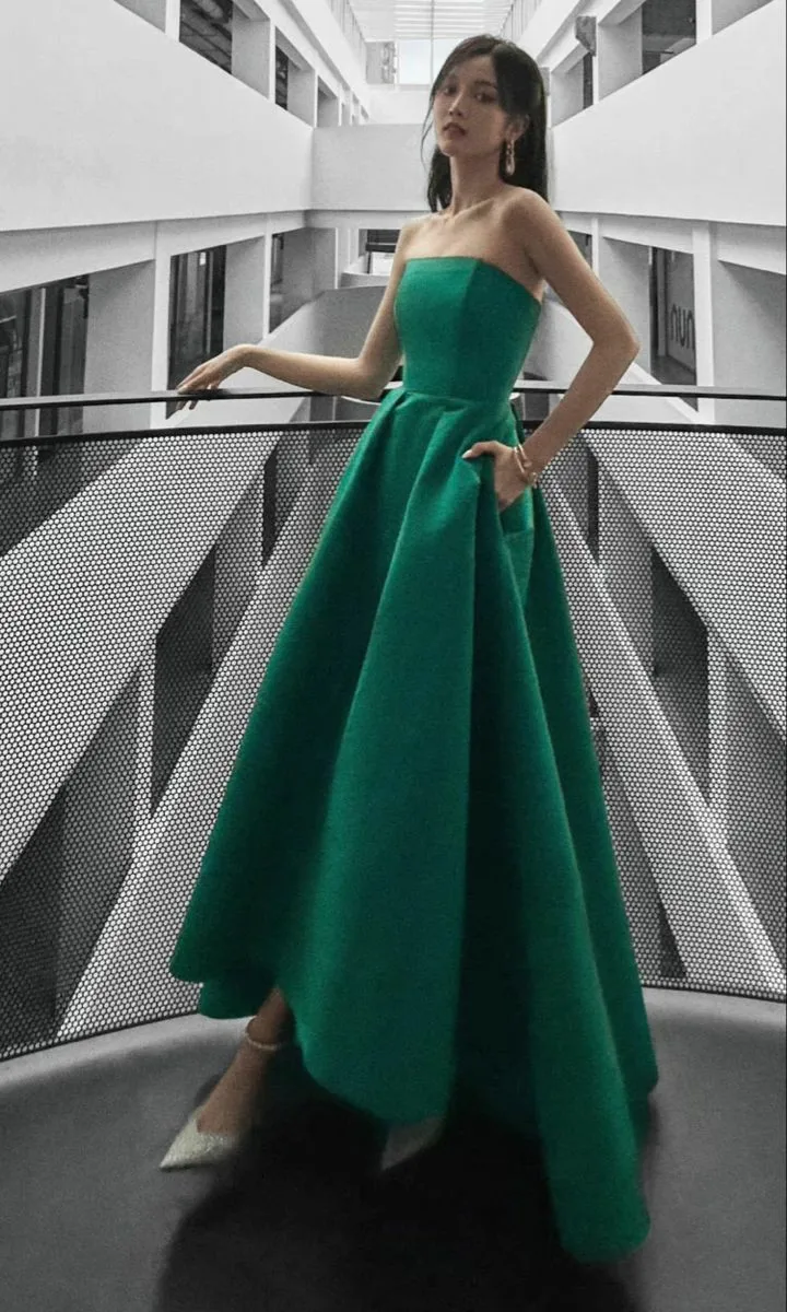 

Customized Long Satin Green Evening Dresses With Pockets Hi-Lo Strapless 이브닝 드레스 Watteau Train Celebrity Dress for Women