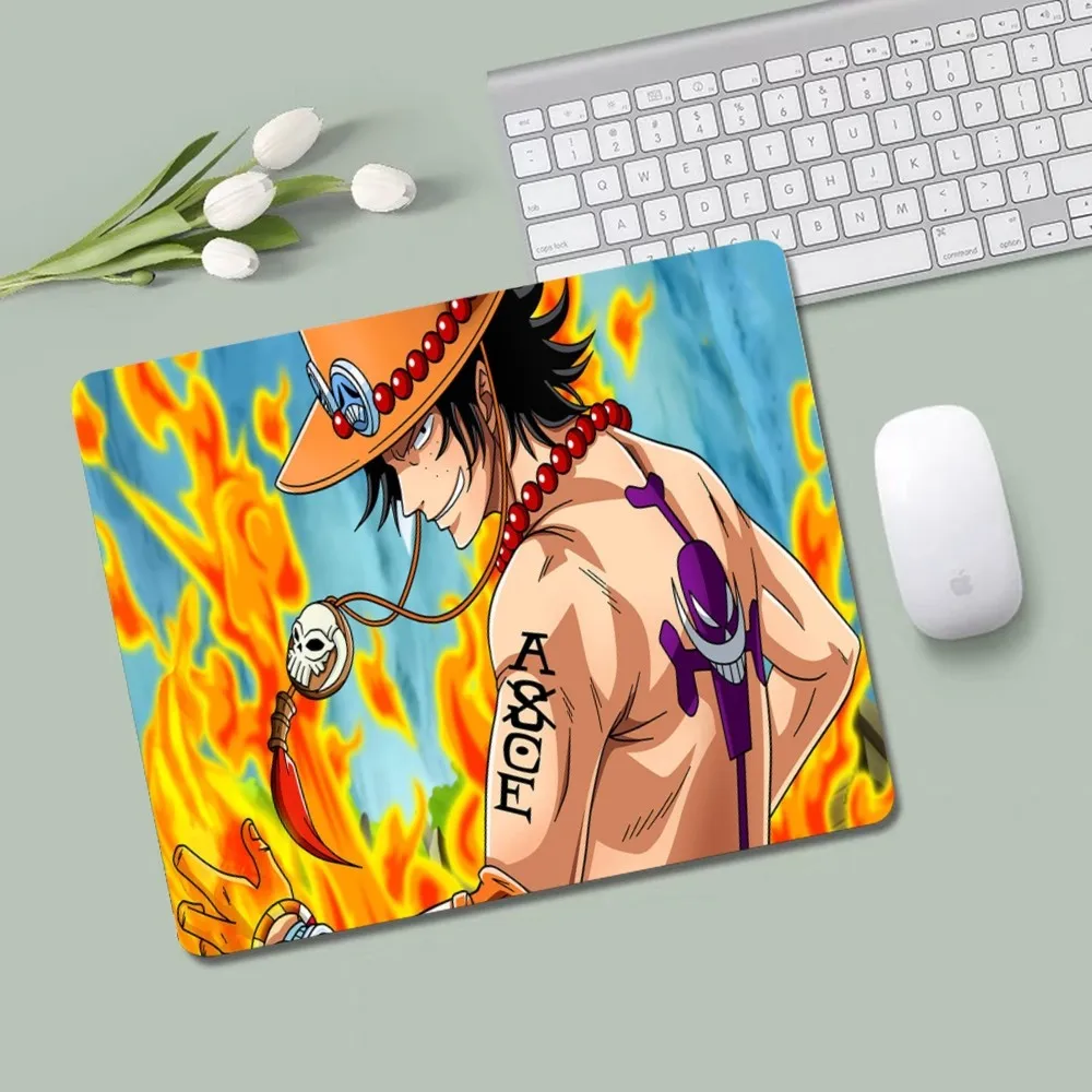 Anime ein Stück Mouse pad ins Flut kleines Büro Student Gaming verdickt Schreib block rutsch feste Kissen Mauspad für Maus Teppich