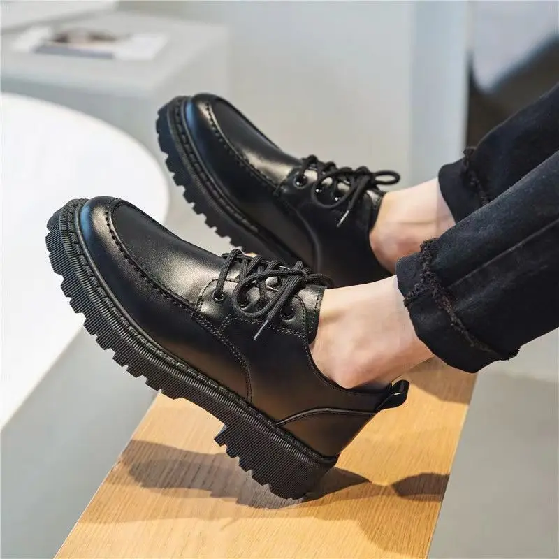 

Черные кожаные туфли с круглым носком для мужчин, шнуровка на низком каблуке, обычные элегантные туфли из искусственной кожи, трендовая модная цена 2025, повседневная мужская обувь из воловьей кожи