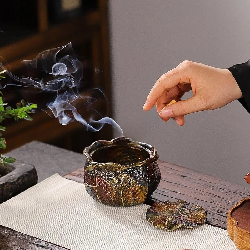 

Brass ashtray light luxury, high-end sense of high-end art new Chinese creative ashtray,